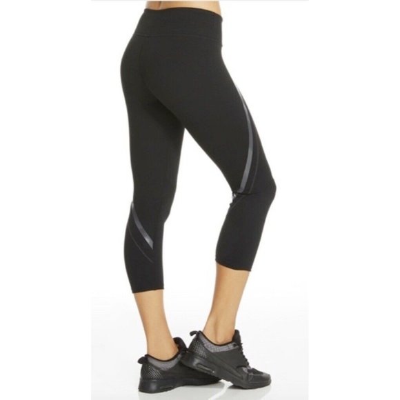 Fabletics Womens Rylie Capri Leggings Black Pockets Stretch UPF Protection XS - Picture 2 of 11